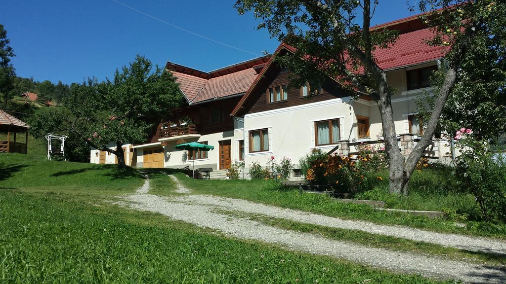 Pensiunea Laura Bran  Bagian luar foto